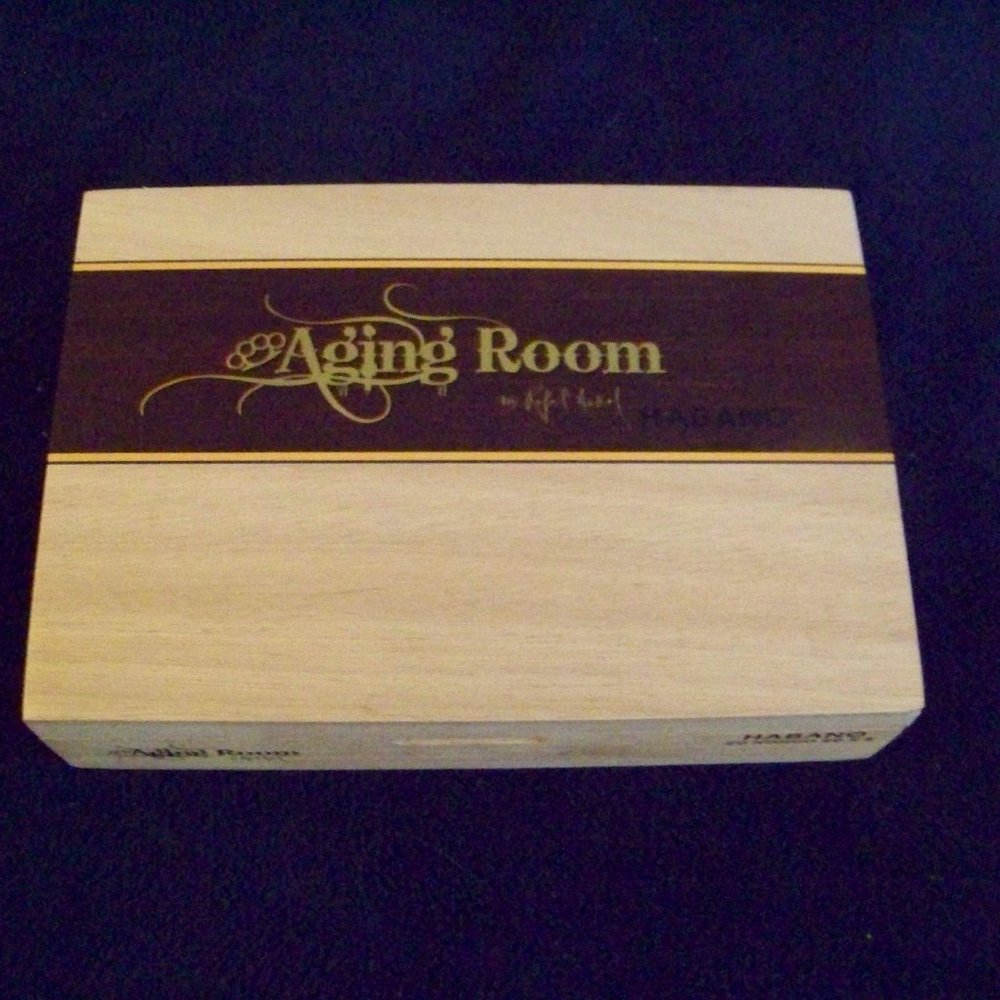 Aging Room Wood Cigar Box 83/4x6x2inch Beautiful!